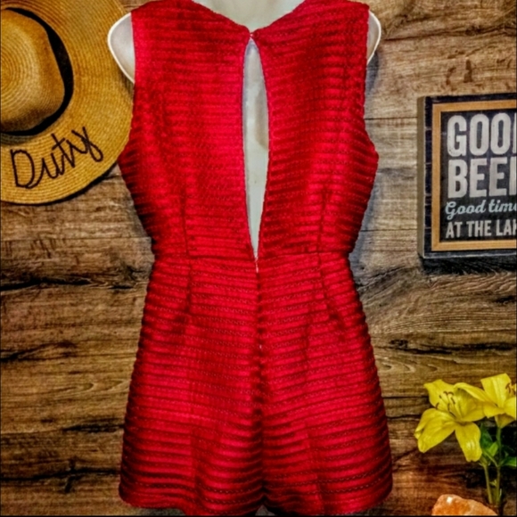 She + Sky Romper Size L Red Slit Back NWT - Picture 4 of 10